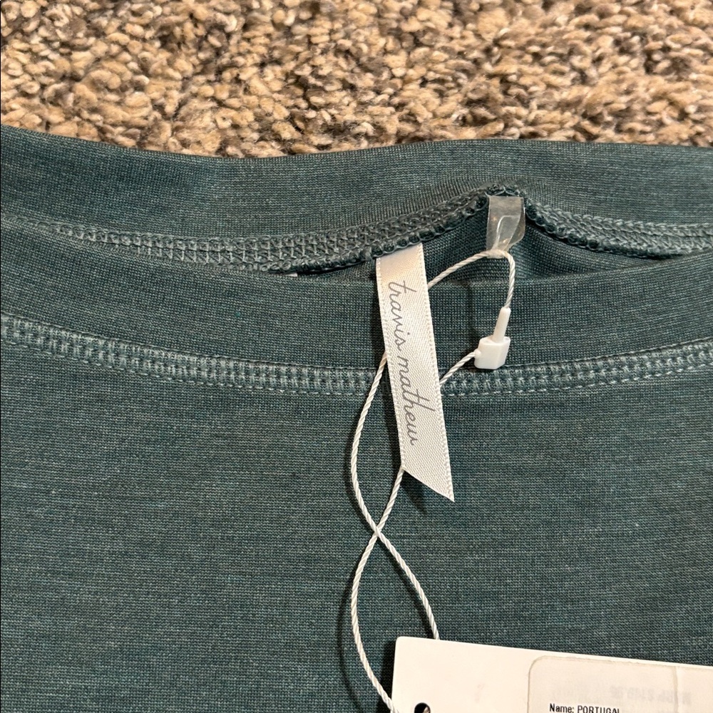 Travis Mathew l Crew Neck Top size small NWT - Picture 2 of 6